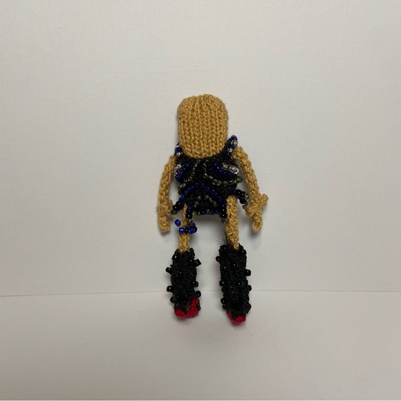 Microknitted Tiny Frog- Midnights - Picture 5 of 7